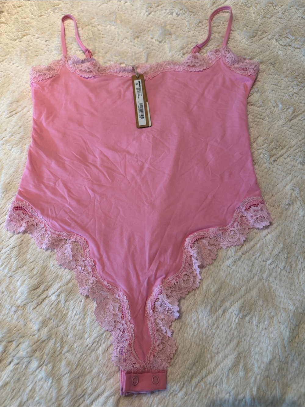 SKIMS Fits Everybody Lace Cami Bodysuit in Bubblegum Tonal -NWT